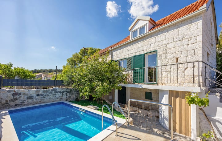 Awesome Home In Marina - Sevid