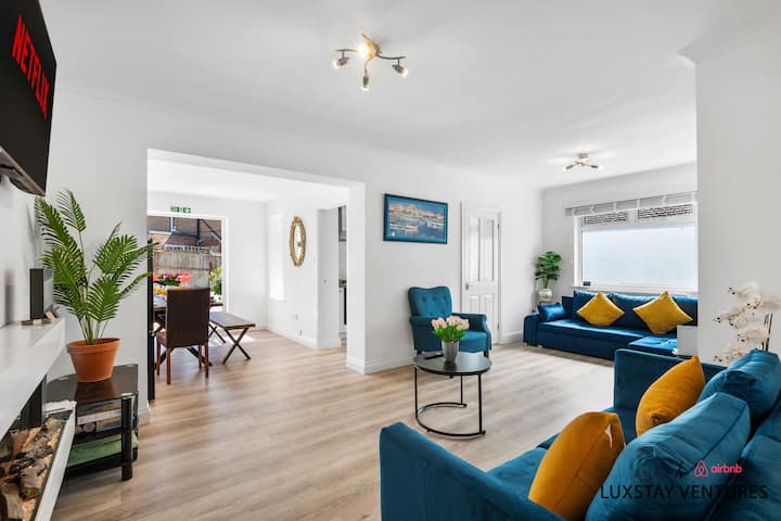 Free Parking | Groups | Garden | Sleeps 12 | House - Brighton