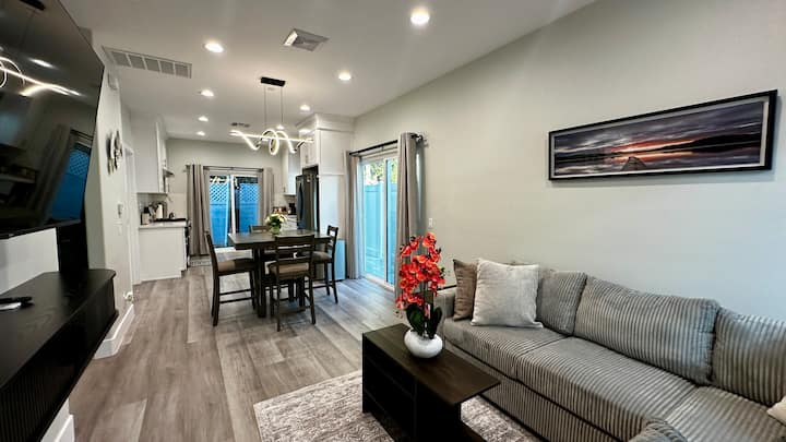 Bambi's Breezy Bungalow, 8 Minutes Disney &Convctr - サンタアナ, CA