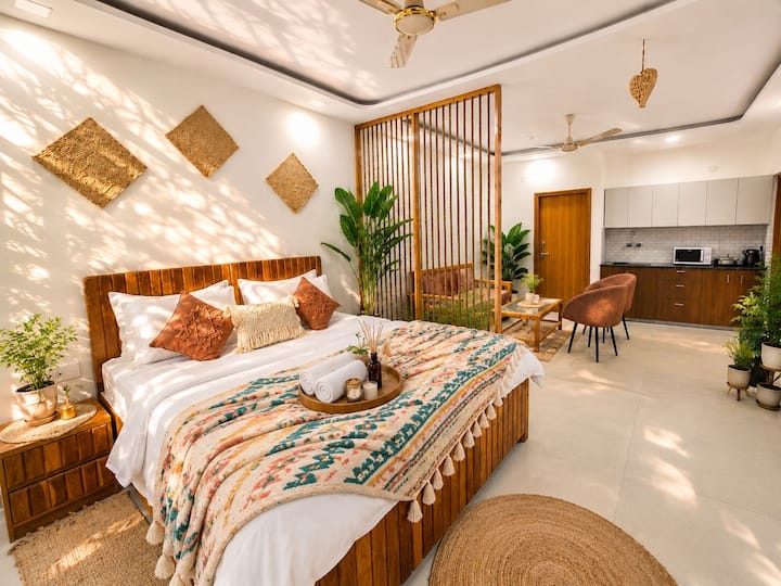 The Edel Nest – Romantic Private Terrace Jacuzzi. - Delhi