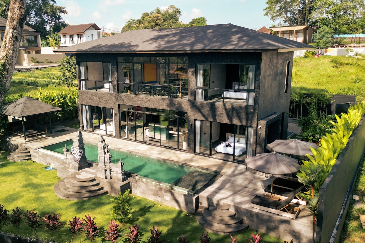 Villa Black Goat