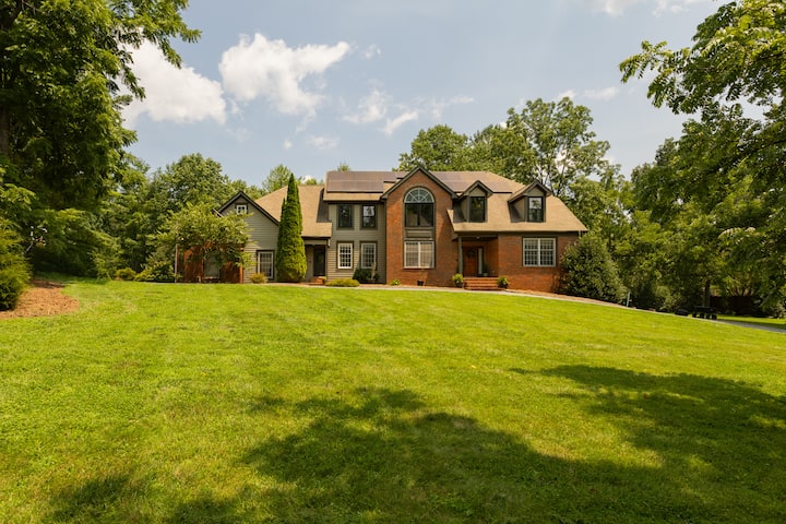 Lrg Exec. Home Close To Dt Avl, Pool, Dogs Welcome - Asheville, NC
