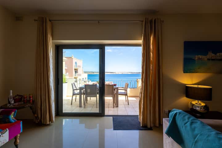 Unobstructed Seafront 2 Bed Apartment With Pool - Malta