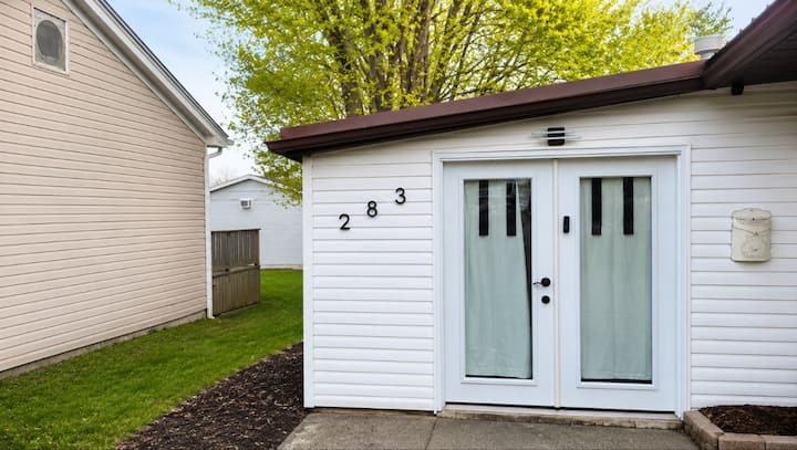 Tiny Home Near Beautiful Lake Simcoe - Georgina