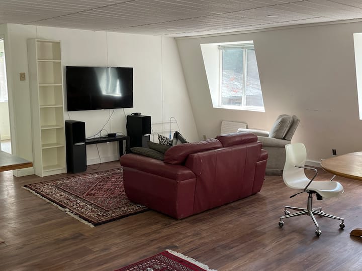 Tranquil Island Apt, 15 Min Walk To Seattle Ferry - Bainbridge Island, WA