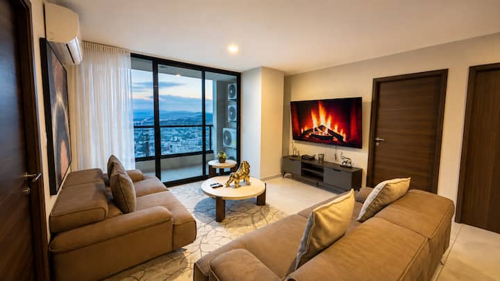 Luxury 3BR Apt in Astria