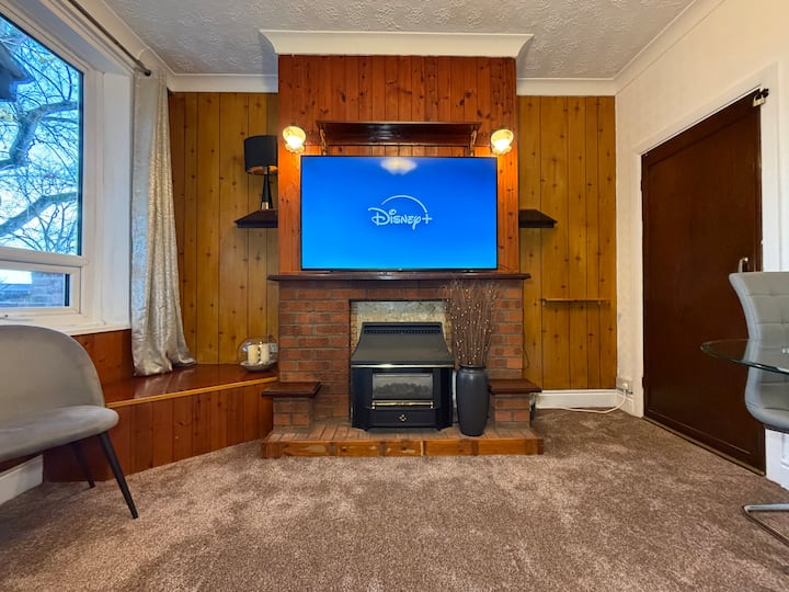 Spacious Family Retreat | Near Station | Sleeps 8 - Doncaster