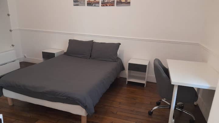 Studio Simple Et Pas Cher Proche De Paris - Clichy