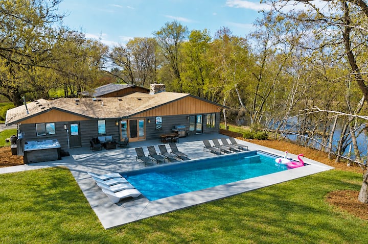 Peninsula Lake Villa-pool, Hottub, Sauna, 15 Tomoa - Minnesota Zoo, Apple Valley