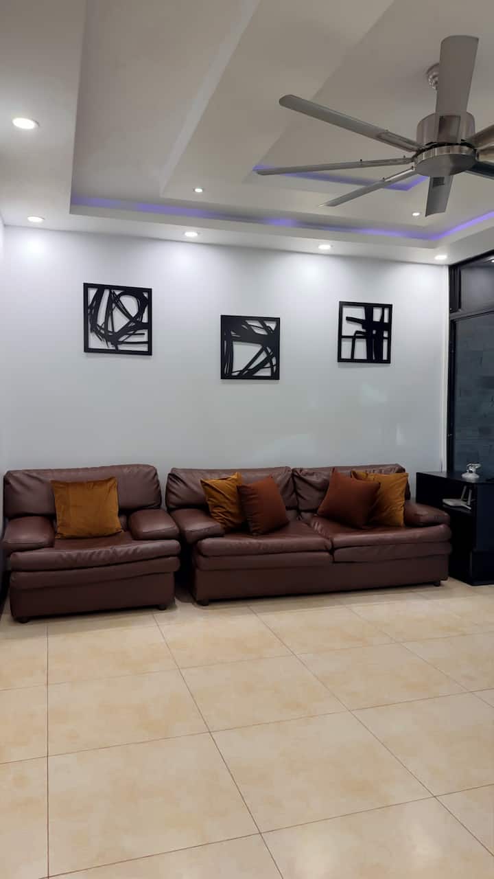 The Luxx Theory | Luxe Stay Near Stadium - Kingston
