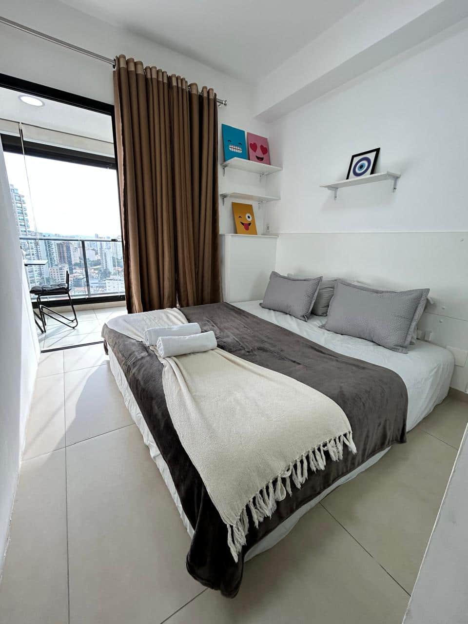 Quarto com cama de casal