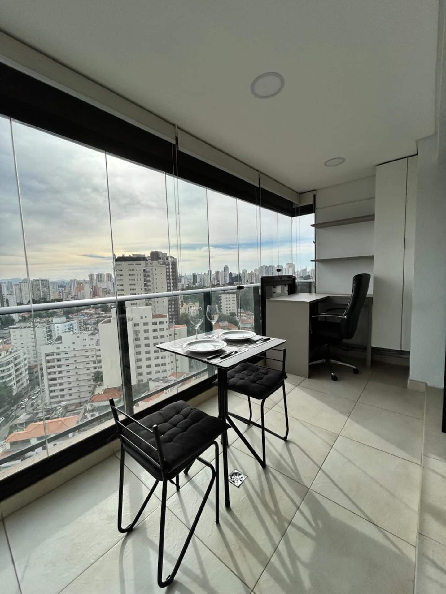 Studio — Vista da varanda, 13º andar