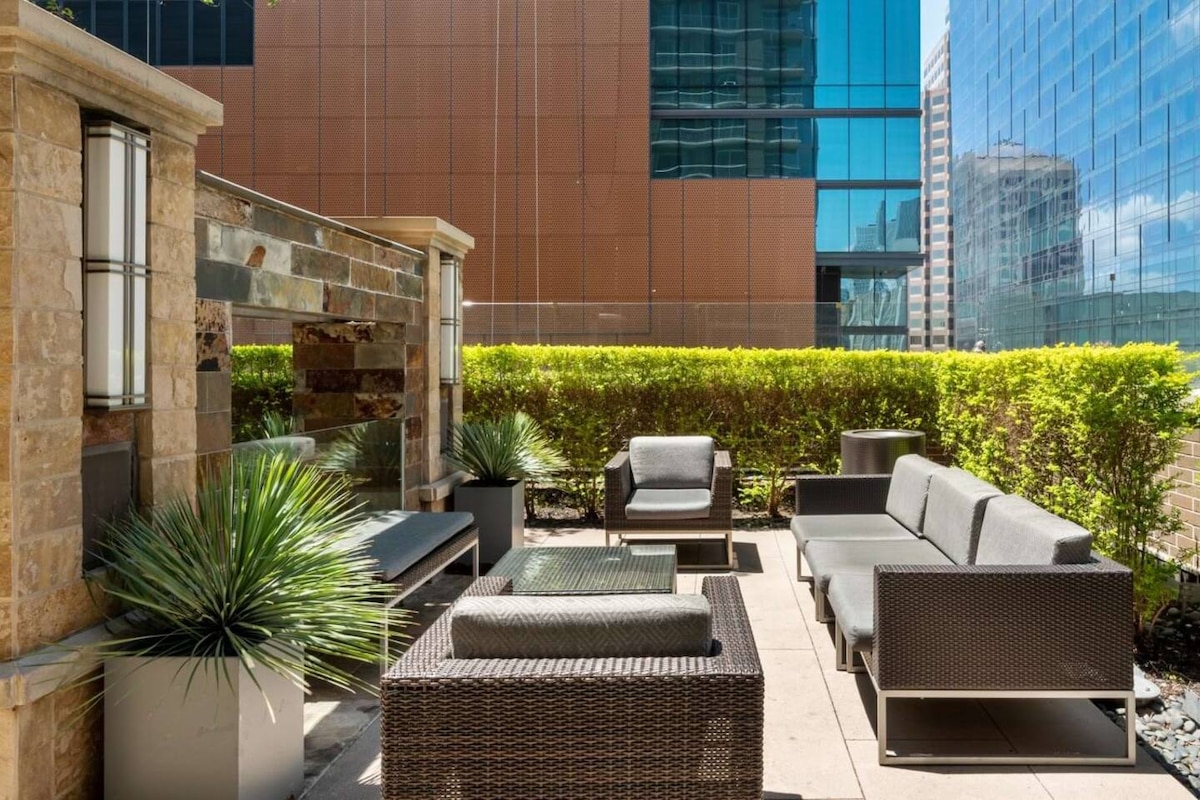 Downtown | Luxury Studio Apt. | Pool | Gym | Great