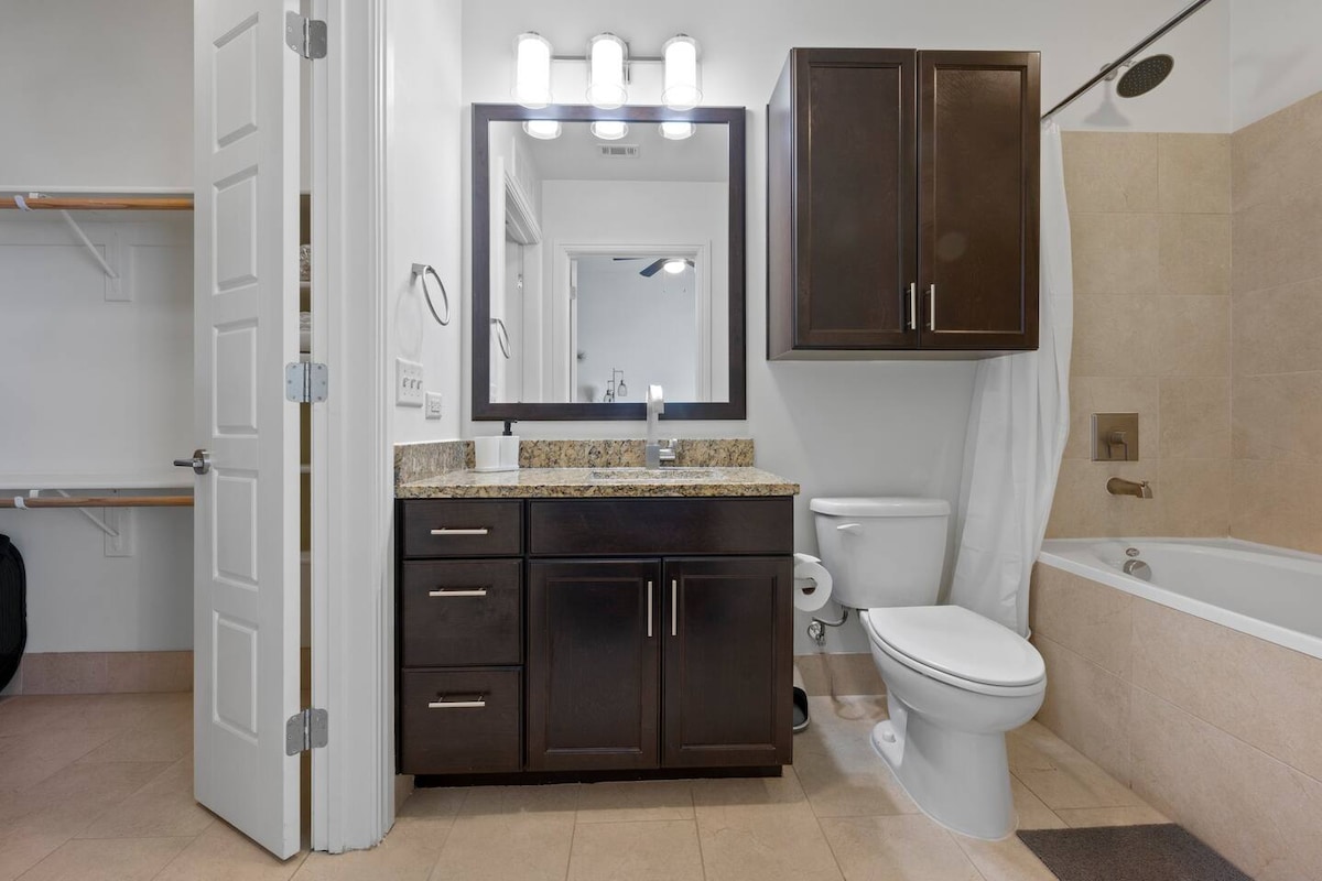 Downtown | Luxury Studio Apt. | Pool | Gym | Great