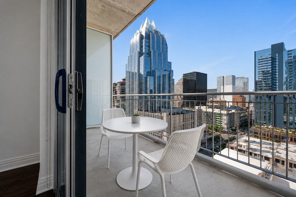 Downtown | Luxury Studio Apt. | Pool | Gym | Great