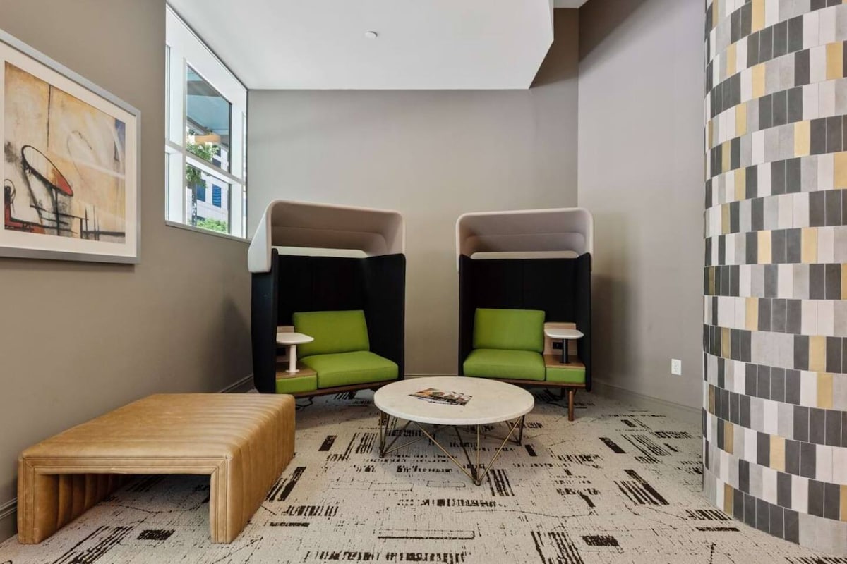 Downtown | Luxury Studio Apt. | Pool | Gym | Great