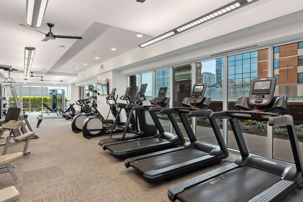 Downtown | Luxury Studio Apt. | Pool | Gym | Great