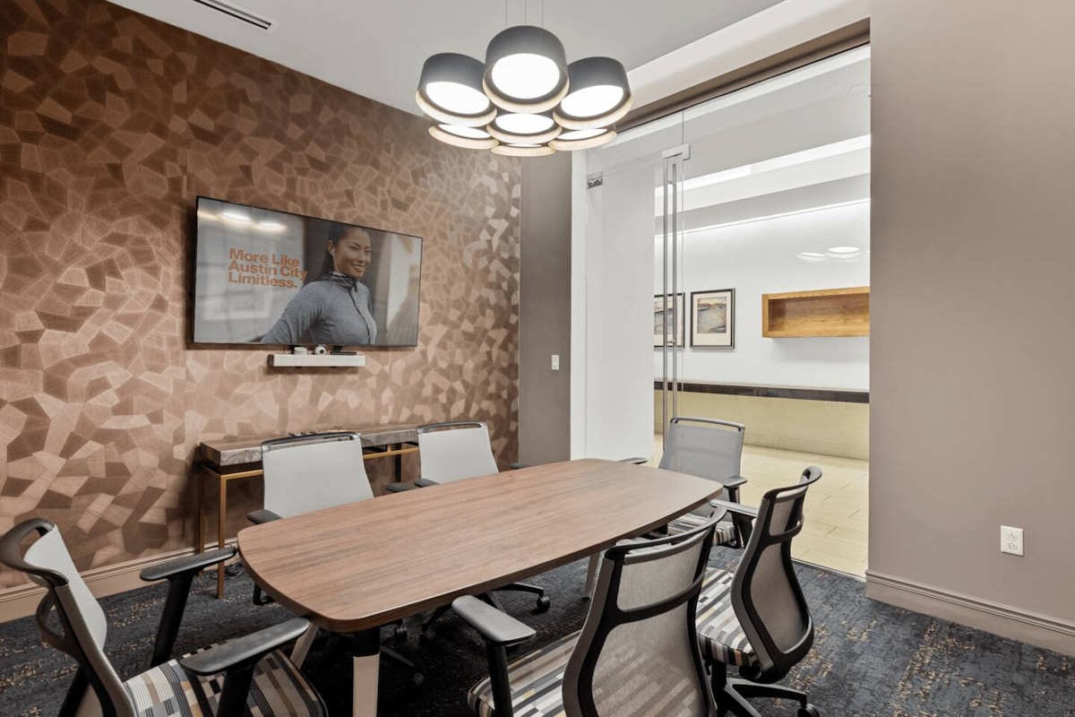 Downtown | Luxury Studio Apt. | Pool | Gym | Great