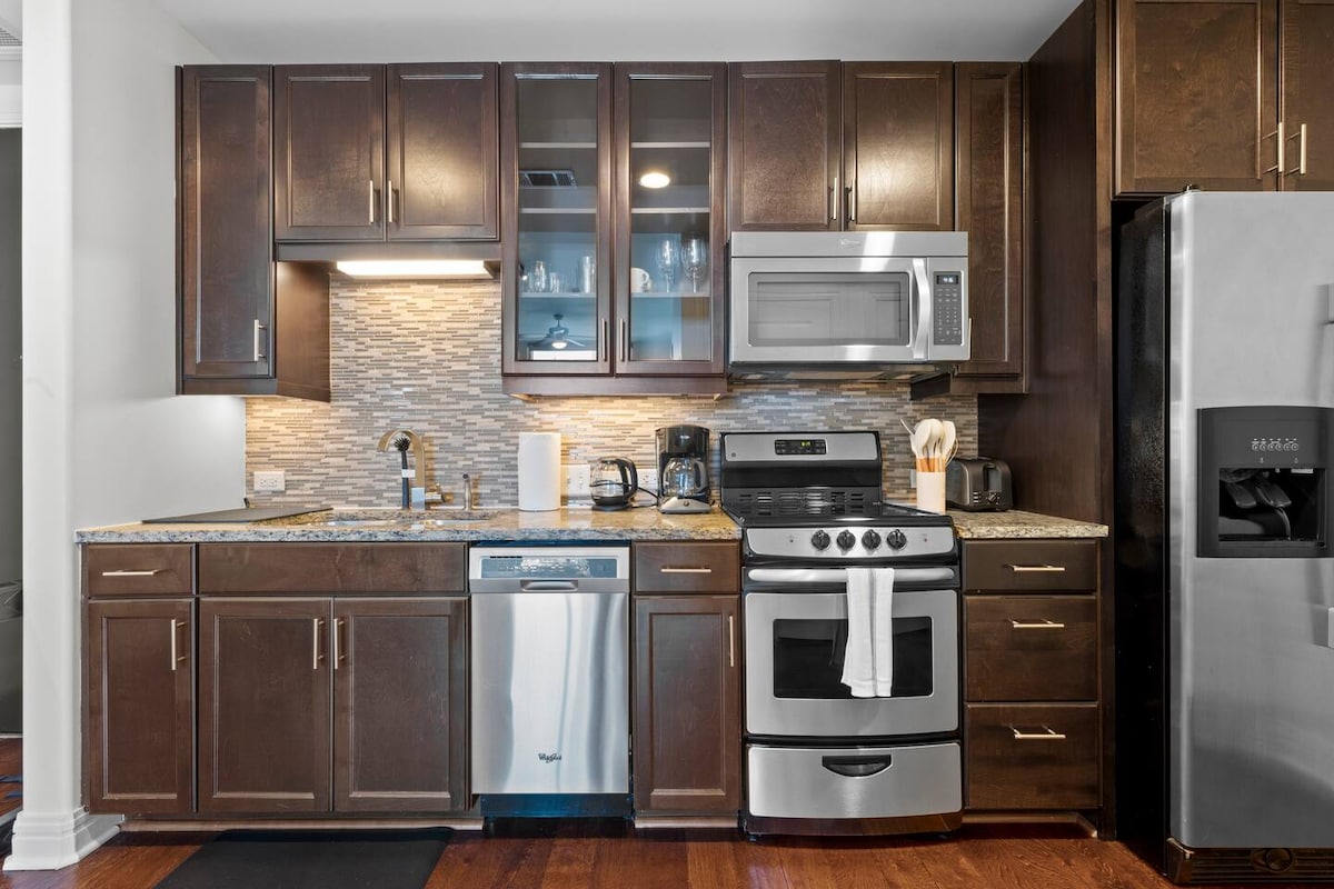 Downtown | Luxury Studio Apt. | Pool | Gym | Great