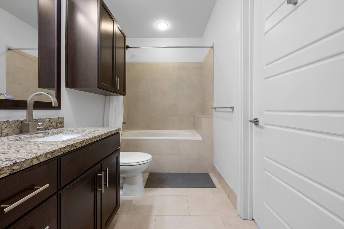 Downtown | Luxury Studio Apt. | Pool | Gym | Great