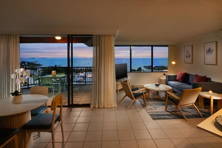 2 Bedroom Ocean View Jacuzzi Apt Stay 3+ & Save - Airlie Beach