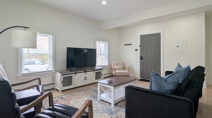 Capitol Comfort: Stylish 1br With Full Kitchen - Augusta, ME