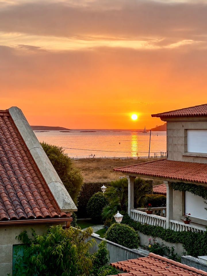Villa Estelas | Chalet Con Vistas En Playa América - Bayona, España