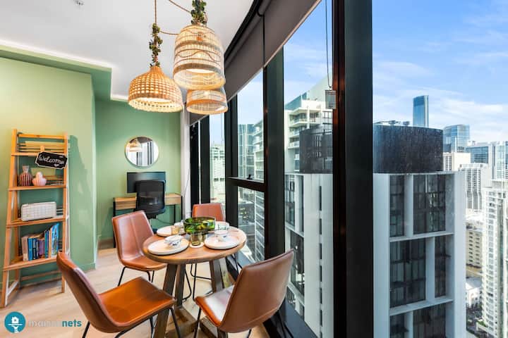 Sky Tower Luxe Retreat Pool & Gym - Brisbane