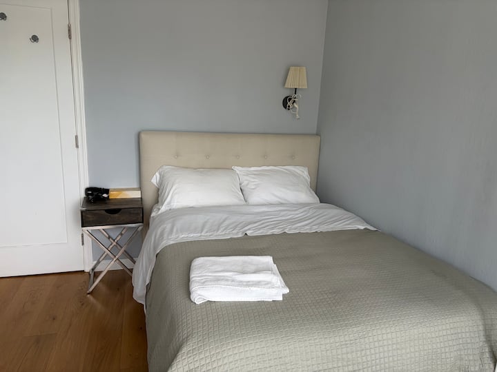 C Room Near San Francisco Airport In San Mateo - San Mateo, CA