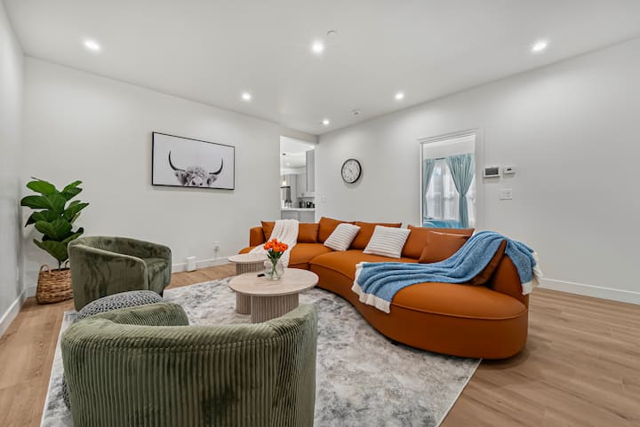 Spacious 8-br Home In Hayward With A/c &Parking - ヘイワード, CA