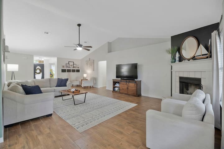 Navarre Getaway • Game Room • Near Navarre Beach - Navarre, FL