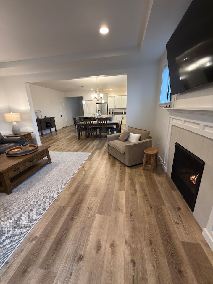 The Silverton House | A Modern Family Retreat - Silverton, OR