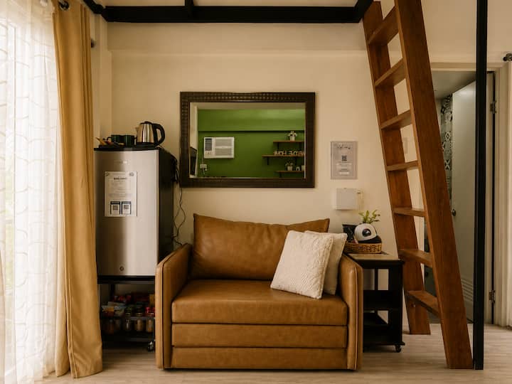 Casa Colina Mini: Cozy Tiny House W/ Pool Access - Mabini