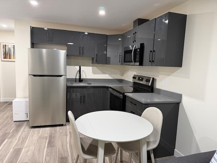 Dykee Brand New 2 Bedrooms 1 Bath Cozy Suite - Regina, Canada