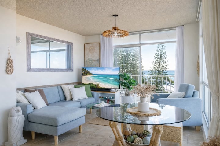 Coastal Retreat With Panoramic Ocean Views & Pool - Surfers Paradise