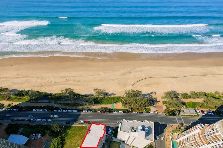 Coastal Retreat With Panoramic Ocean Views & Pool - Queensland