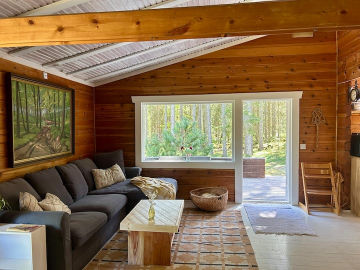 Covert Retreat Timber Cabin With Sauna & Hot-tub - Suecia