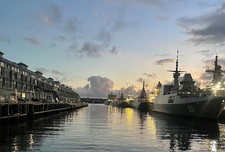 Waterfront Sanctuary On The Historic Finger Wharf - Sydney