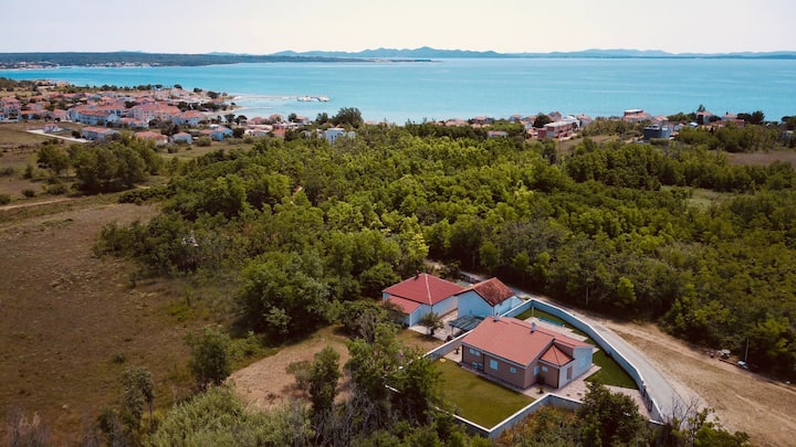 Villa Near The Beach With Pool - Ta Leut Agency - Privlaka