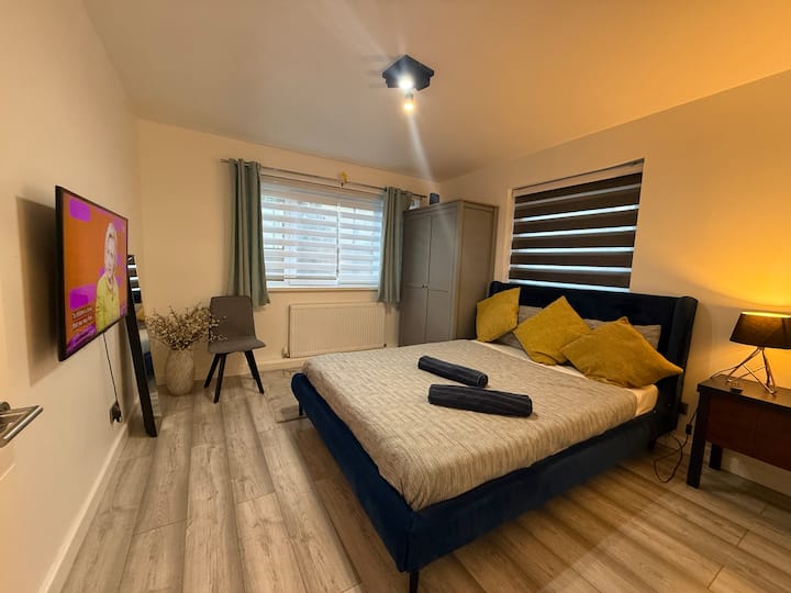 2 Bedroom Apartment With Garden. Enfield Town - Enfield