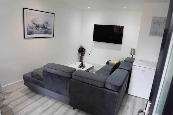 Comfy Guest Suite 
4 Guests, 1 Bedroom, 1 Bathroom - Dartford