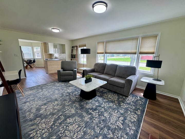 Guest Nest Traverse City - 2br/1ba In-town Home - Traverse City, MI
