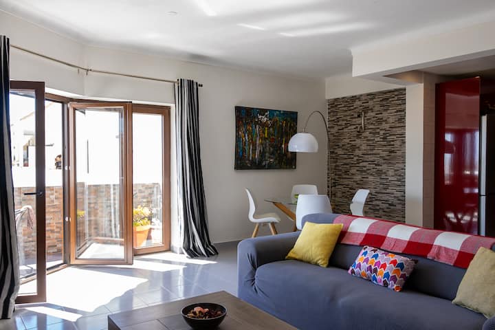 Apartamento T1 Moderno Com Varanda E Vista Mar - Lagos