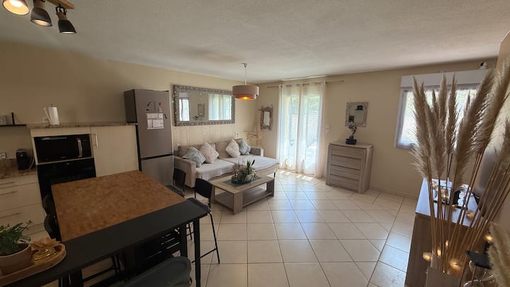 Charmante Maison Avec Terrasse, Proche Plage - Vias