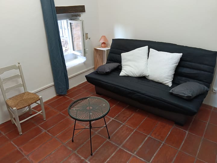 Appartement Meublé De 1 à 4 Personnes, 2 Lits. - Salavas