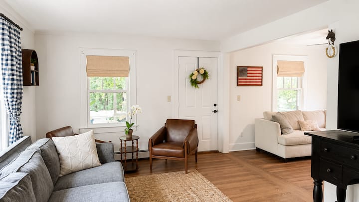 Wine Country Farmhouse Retreat - Riverhead, NY