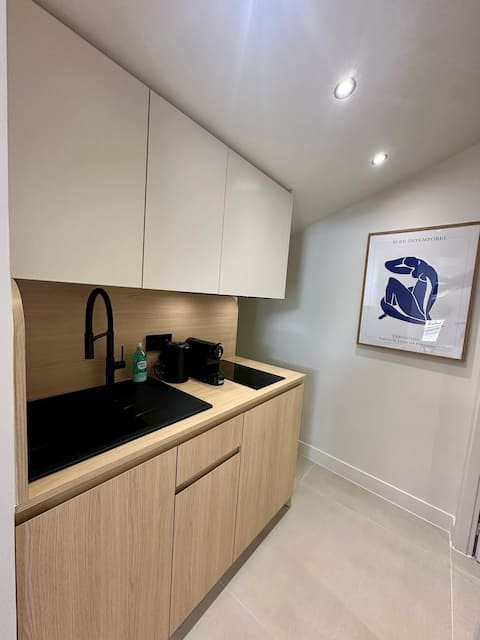 Popular Airbnb listing: Cozy renovated retreat by Palais des Papes in Avignon