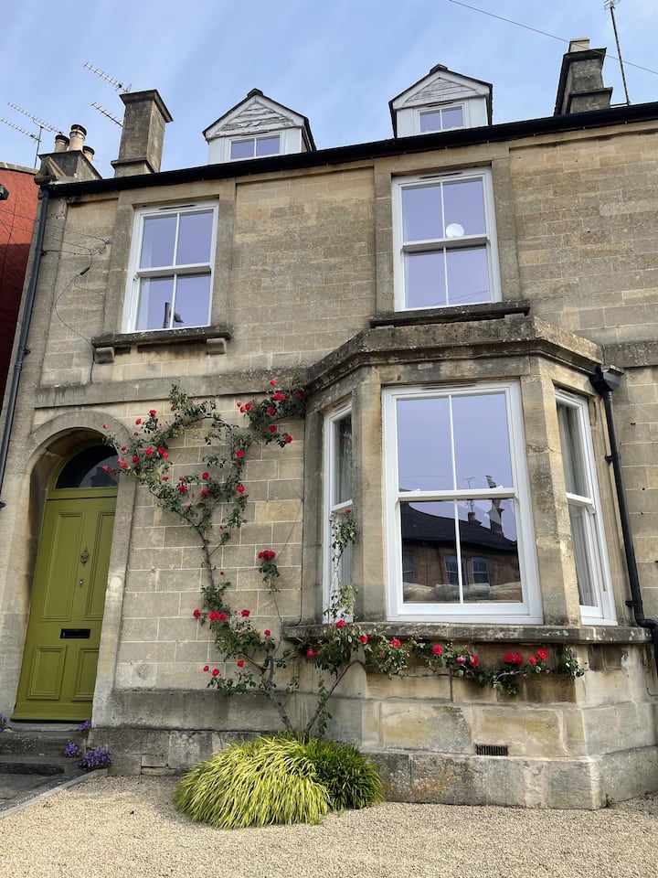 Georgian Top-floor Studio + Private Bathroom - Chippenham