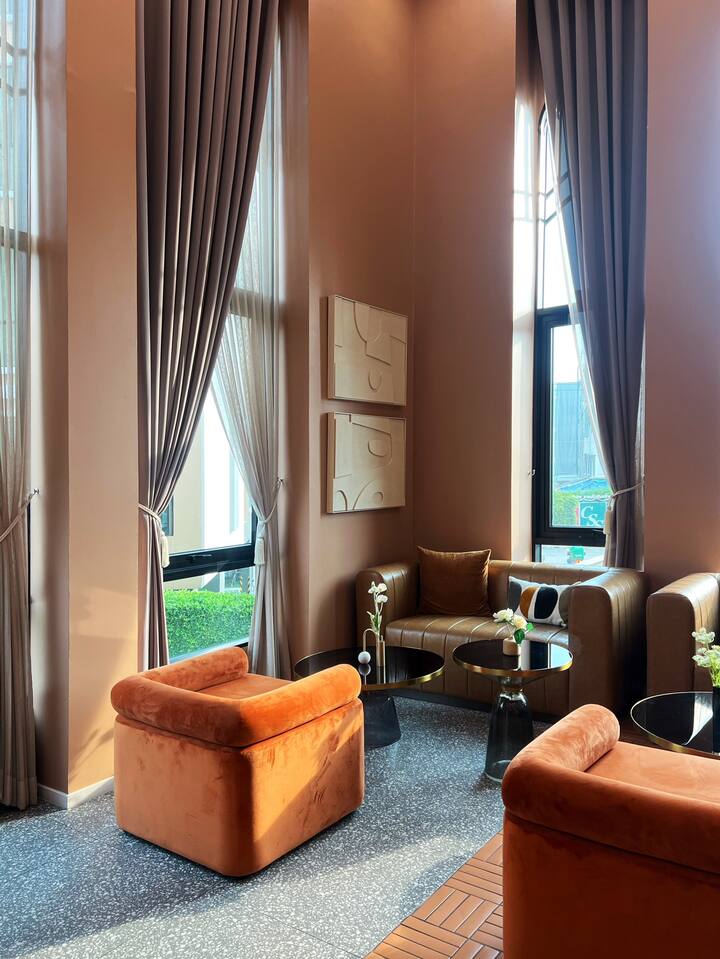 Prime Stay: Photo Studio, Pool/gym | Near Dmk - Mueang Pathum Thani District