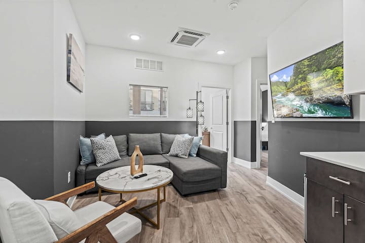 Chic 3br Near Liberty Bell | Sleeps 8 In Style - Philadelphia, PA